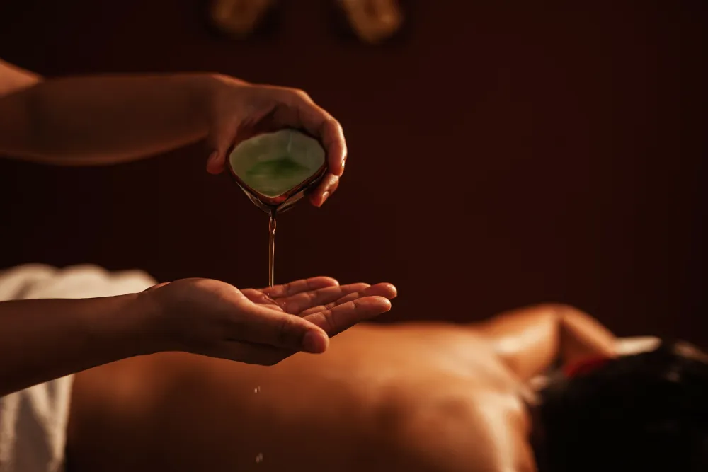 Aroma Oil Massage (Relaxing Massage) Aroma Oil Massage (Relaxing Massage)